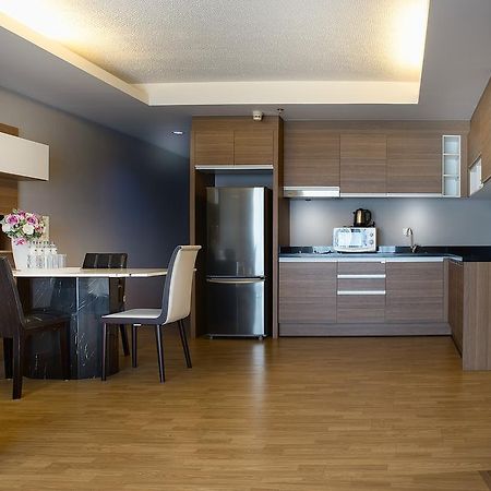 The Capital Resort @ Sukhumvit 50 Bangkok Exterior foto A modern kitchen