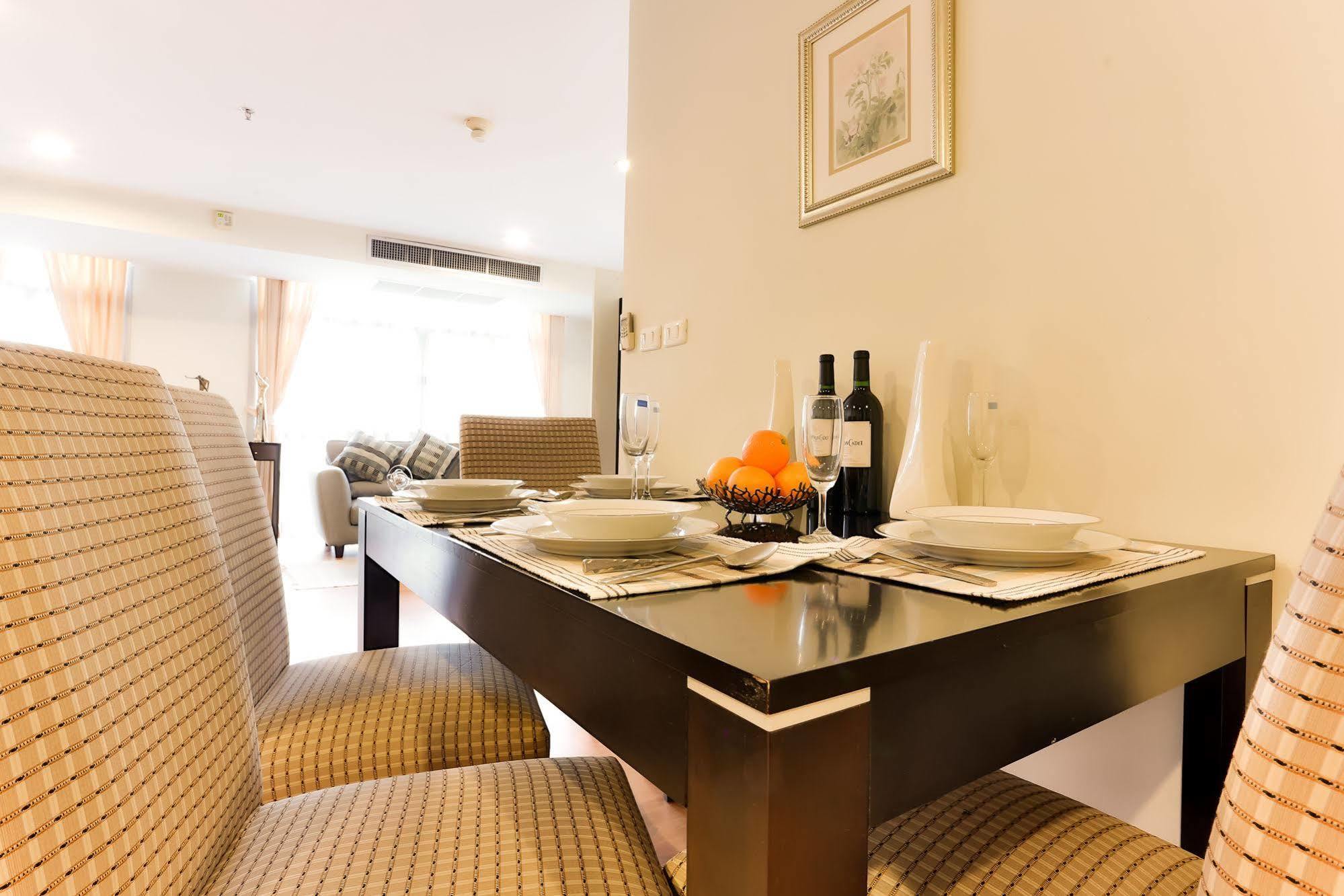 The Capital Resort @ Sukhumvit 50 Bangkok Exterior foto A dining room